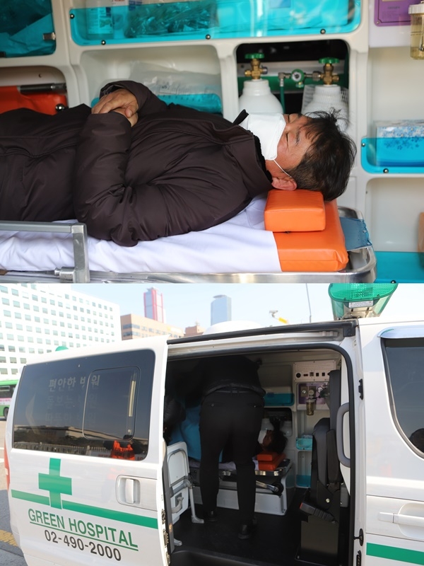 김은환 회복투 위원장이 병원으로 이송되고 있다. 전공노 제공