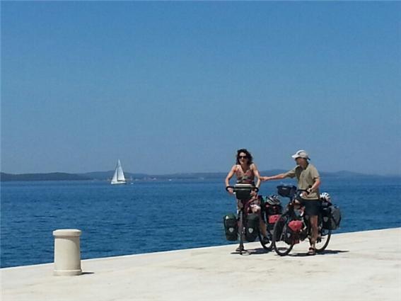 크로아티아 자다르는 바다 오르간으로 유명하다. 바닷가를 자전거로 여행하는 부부를 보면서 몹시 부러웠다. 다음 번에는 나도 아내와 같이 오고 싶다는 생각을 했다.