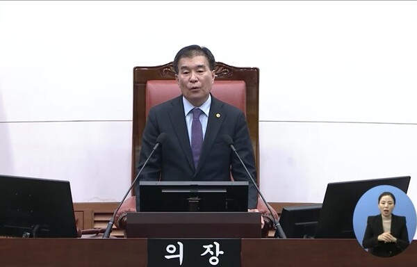 김현기 서울시의회 의장이 8일 임시회 마지막날 본회의에서 당부의 말을 전하고 있다. 서울시의회 제공