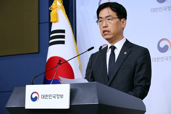 김민재 행정안전부 차관이 26일 오전 서울 세종대로 정부서울청사에서 지방의원 임기만료 전 외유성 공무국외출장 방지 대책 관련 브리핑을 하고 있다. 행안부 제공