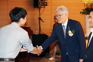 민간 출신 최동석 인사처장 취임… 기존 공직 선배 처장과는 다른 언어